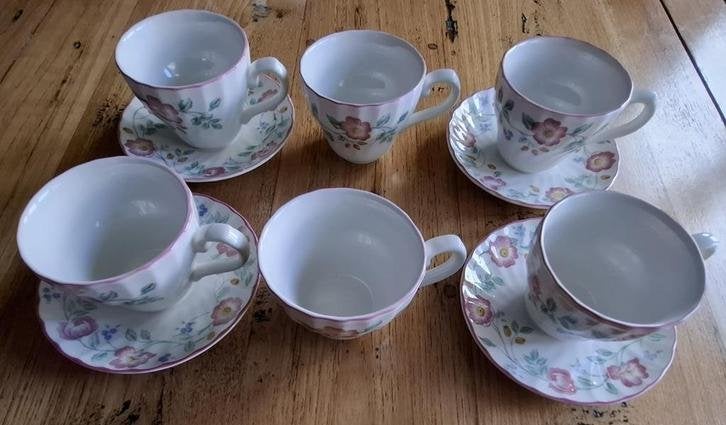 SALE Churchill, Briar Rose, 6 kopjes + 4 schoteltjes, Huis en Inrichting, Keuken | Servies, Gebruikt, -, -, Ophalen of Verzenden
