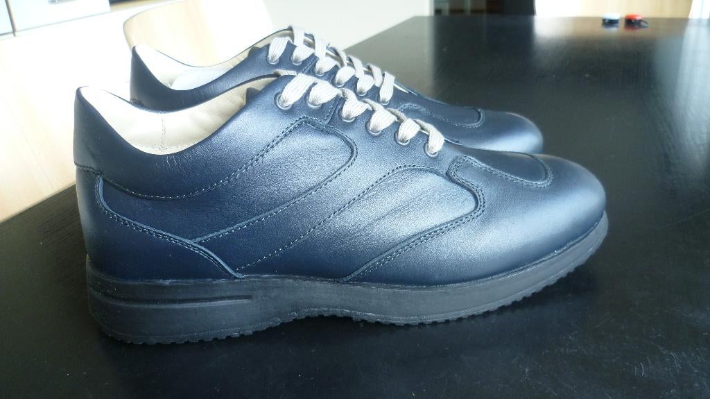 goede, nieuwe schoenen te koop €15, Enlèvement, Neuf, Bleu