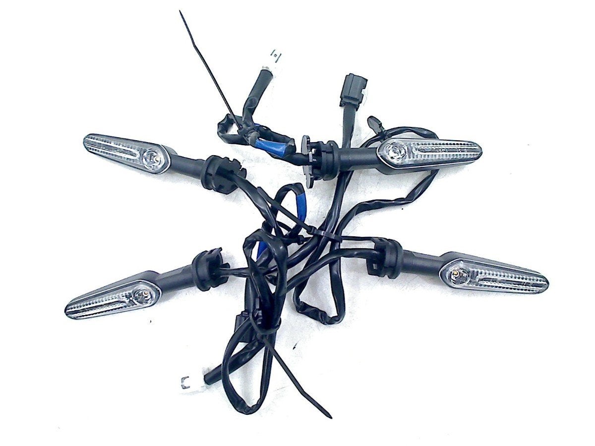 KNIPPERLICHT SET Yamaha YZF - R7 (01-1970/-), Dhr. S. di Majo, Gebruikt, Info@cama-motorparts.nl, P.J. Troelstraweg 8 8
3144 CX  MAASSLUIS, NL