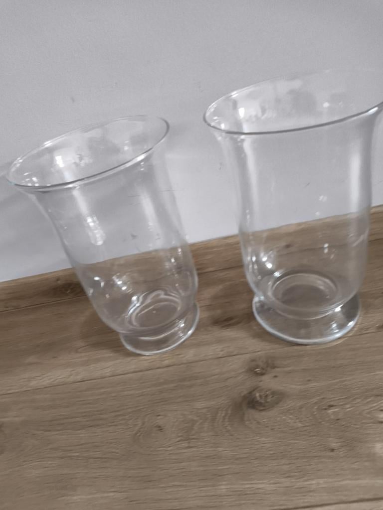 Deux vases, Enlèvement