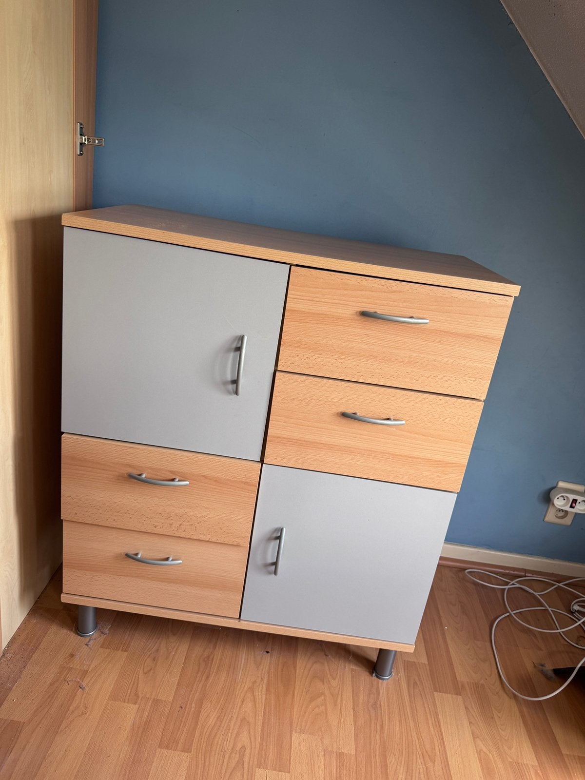 Vierkant ouder ikea kastje met deurtjes en lades, Ophalen, Gebruikt, 50 tot 100 cm, 3 of 4 laden