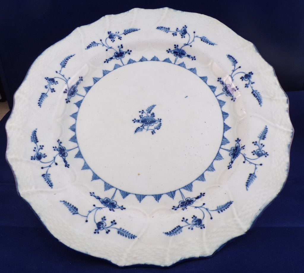 Splendide assiette en porcelaine tendre de Tournai, Enlèvement ou Envoi