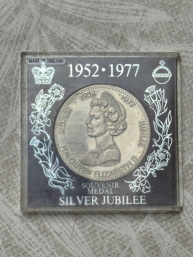 Queen Elizabeth II Silver Jubilee Souvenir Medal, Ophalen of Verzenden, Gebruikt, Postzegel(s) of Munt(en)