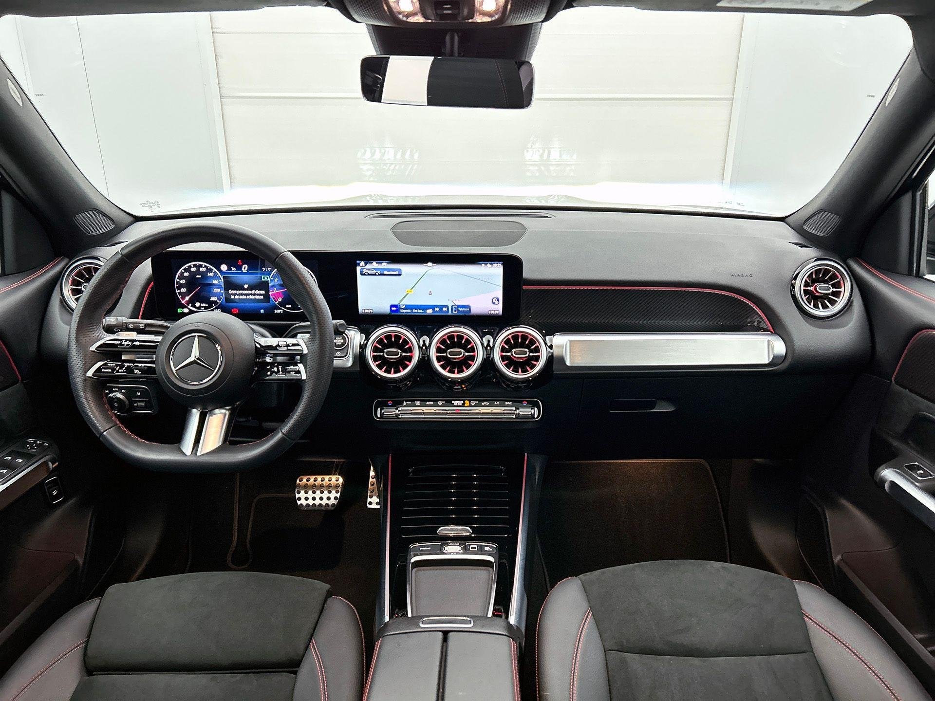 Mercedes-Benz GLB-klasse 180 AMG Line | 7 Zitplaatsen | Pano, Auto's, Dealer onderhouden, Stof, Gebruikt, 4 cilinders
