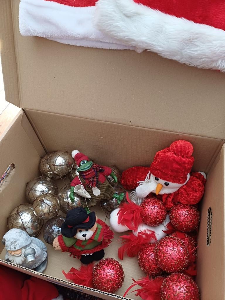 Doos met nog mooi kerstgerief, Ophalen