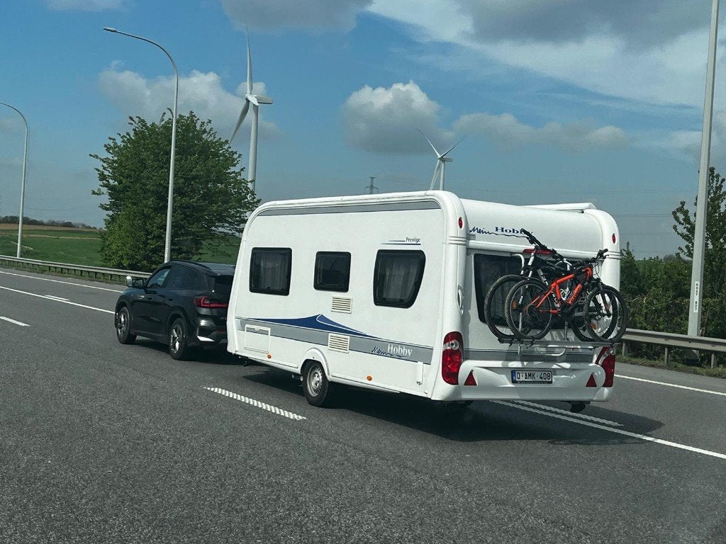 Caravan Hobby 495 Ufe – Zeer compleet (Met schade) Bj 2010, Fietsenrek, Rondzit, Particulier, 5 tot 6 meter