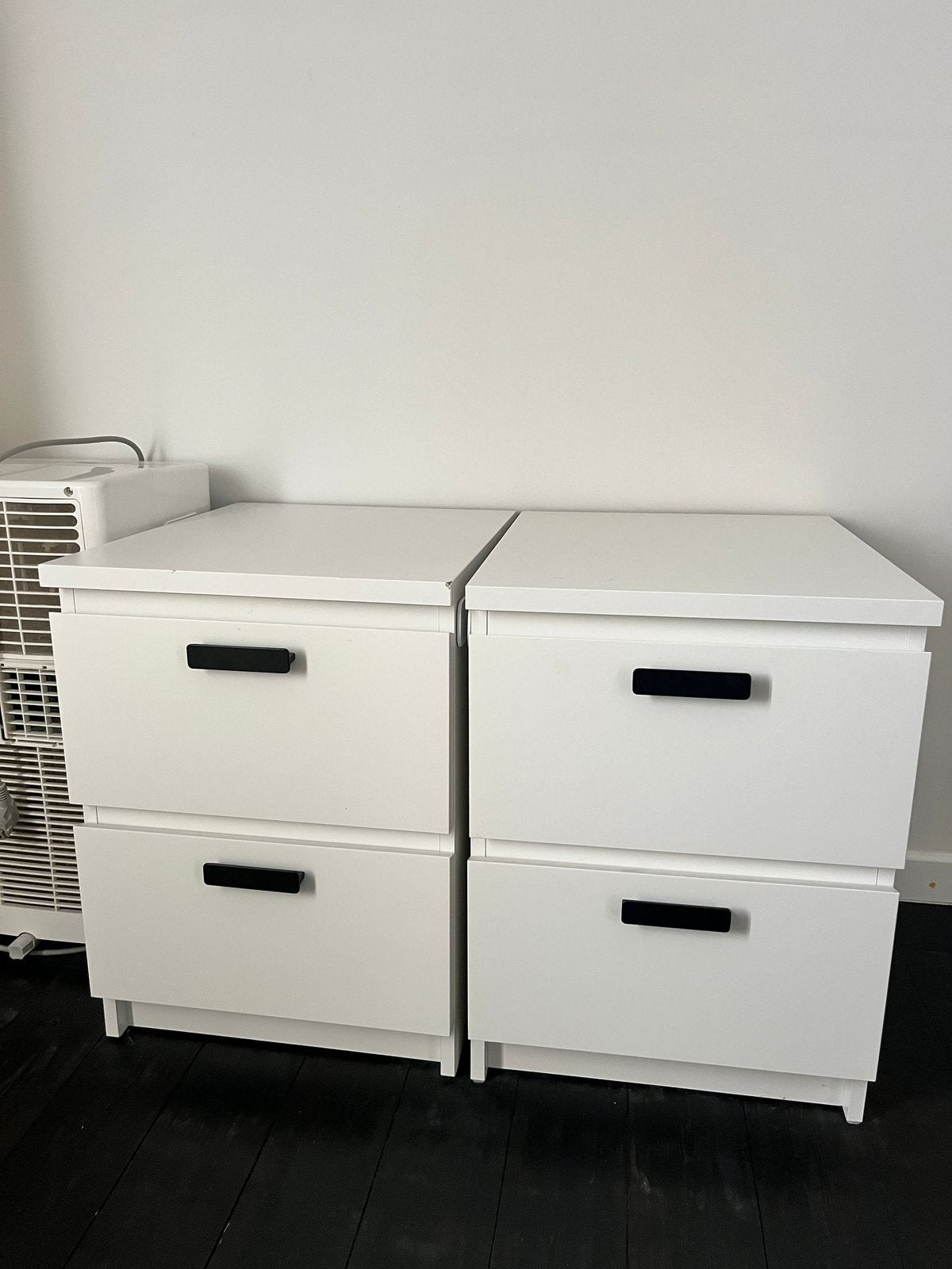 Malm nachtkastje - 2 stuks, Ophalen, Minder dan 50 cm, Gebruikt, 1 of 2 laden