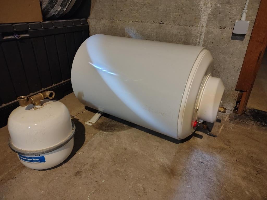 Elektrische boiler met expansievat, Doe-het-zelf en Bouw, Ophalen, 100 liter of meer, Boiler, Minder dan 3 jaar oud