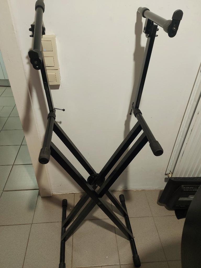 Pied de synthetiseur, Musique & Instruments, Enlèvement ou Envoi, Comme neuf, Pied