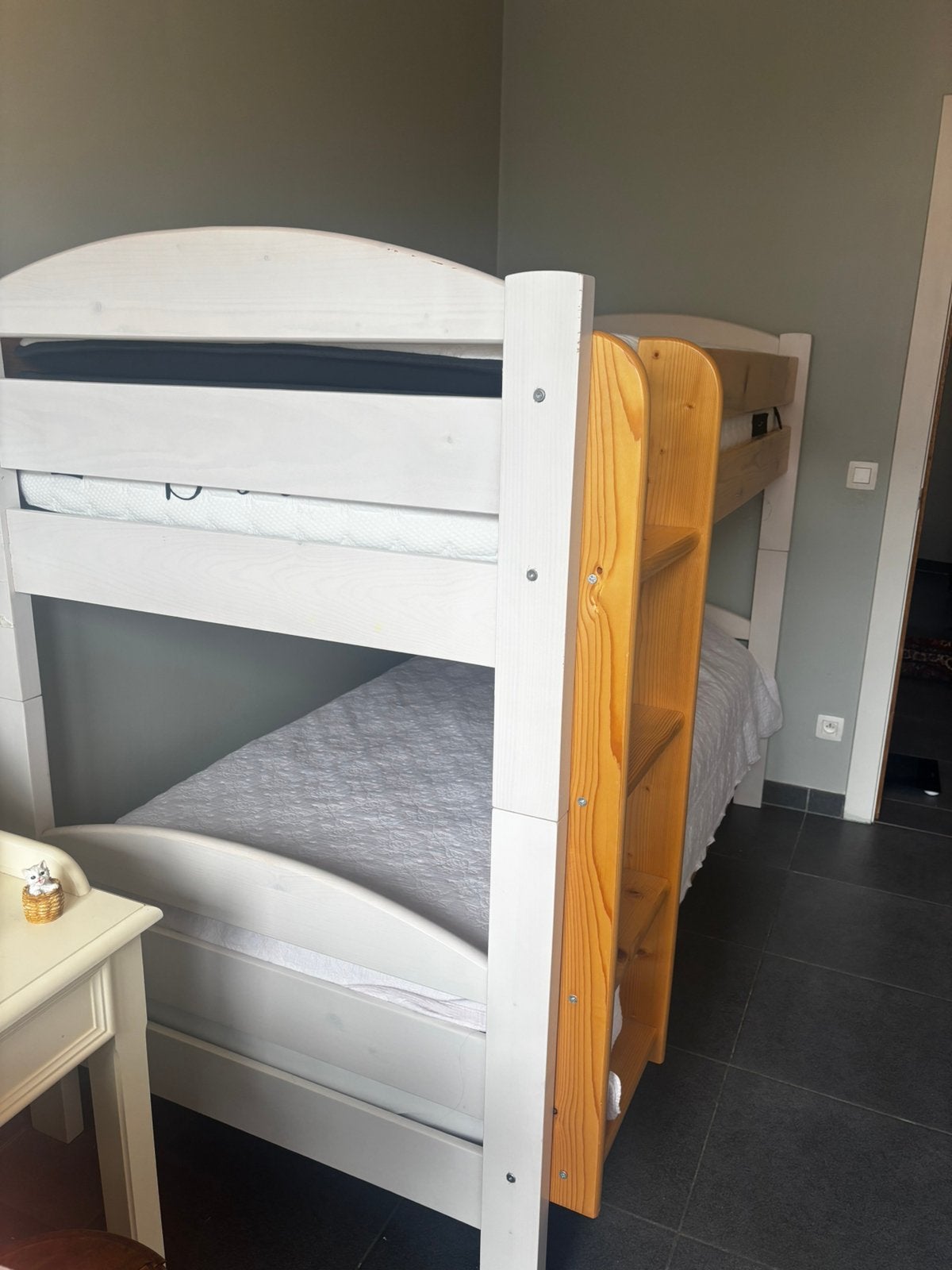 Houten stapelbed en matras te koop – in zeer goede staat, Ophalen of Verzenden, Zo goed als nieuw, Stapelbed