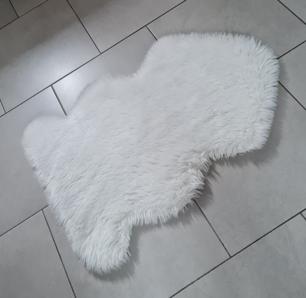 Tapis imitation peau de mouton blanc 60cm x 90cm, Maison & Meubles, 50 à 100 cm, Comme neuf, Enlèvement, 50 à 100 cm