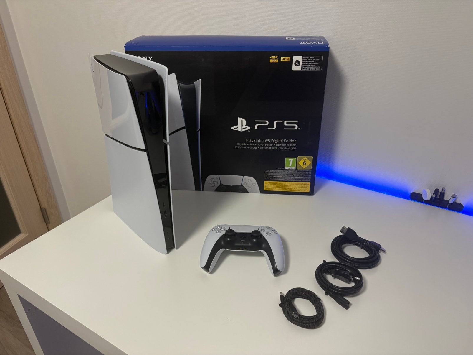 PS5 Slim Digital (1Tb) + 1 Controller + Doos, Games en Spelcomputers, Spelcomputers | Sony PlayStation 5, Ophalen, Zo goed als nieuw