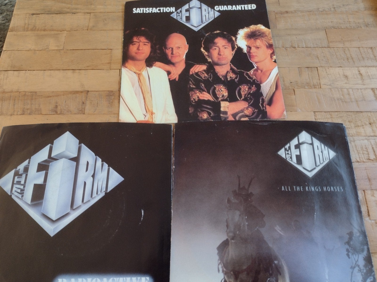 LOT: 3 x SINGLE: THE FIRM (JIMMY PAGE-PAUL RODGERS) 1985-86, Cd's en Dvd's, Vinyl Singles, Zo goed als nieuw, Rock en Metal, Beschermende buitenhoes