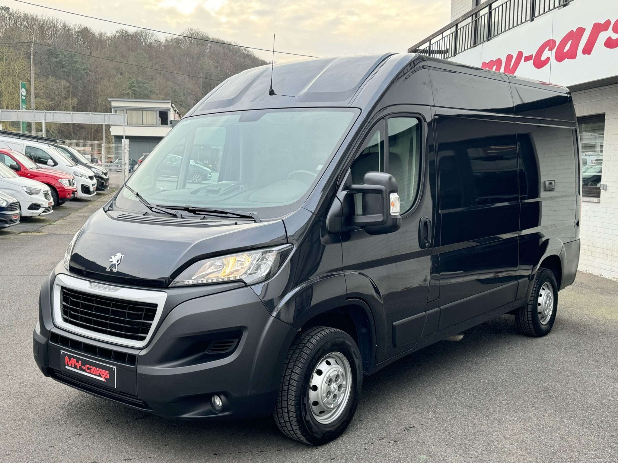 Peugeot Boxer 2.0 HDI 163CV DIESEL GPS CAMÉRA LED EURO 6B, Stof, 4 cilinders, Zwart, 120 kW