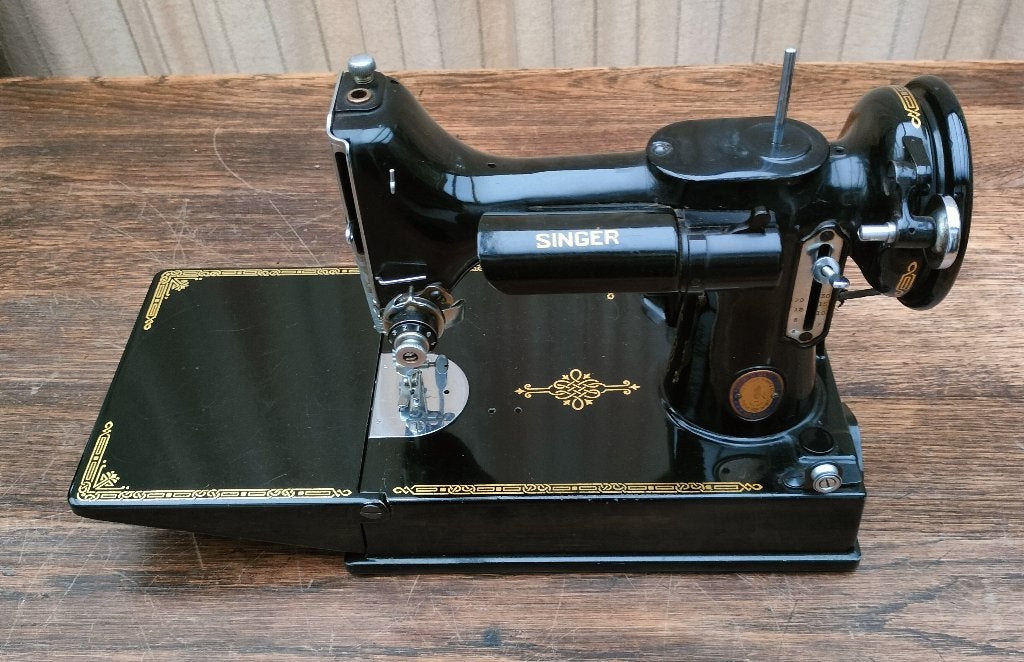 Singer Featherweight 221K naaimachine uit 1951. Werkend., Ophalen of Verzenden, Gebruikt, Naaimachine, Singer