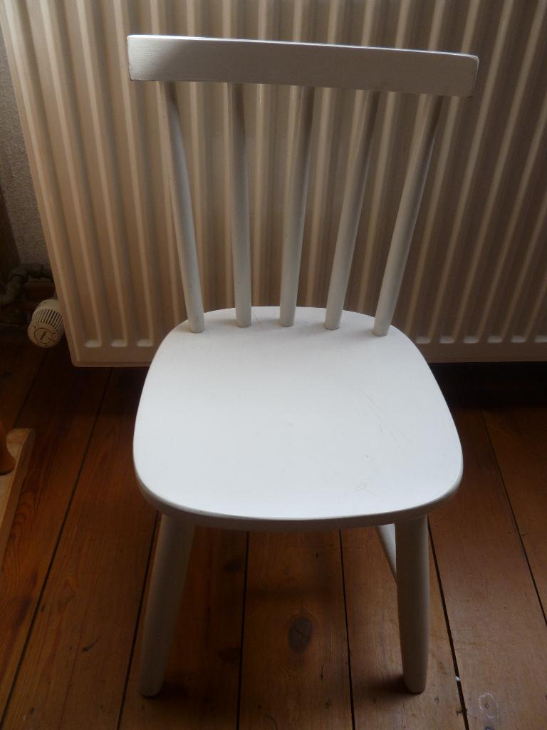 Wit houten kinderstoeltje, Kinderen en Baby's, Kinderkamer | Tafels en Stoelen, Ophalen of Verzenden, Gebruikt, Stoel(en)