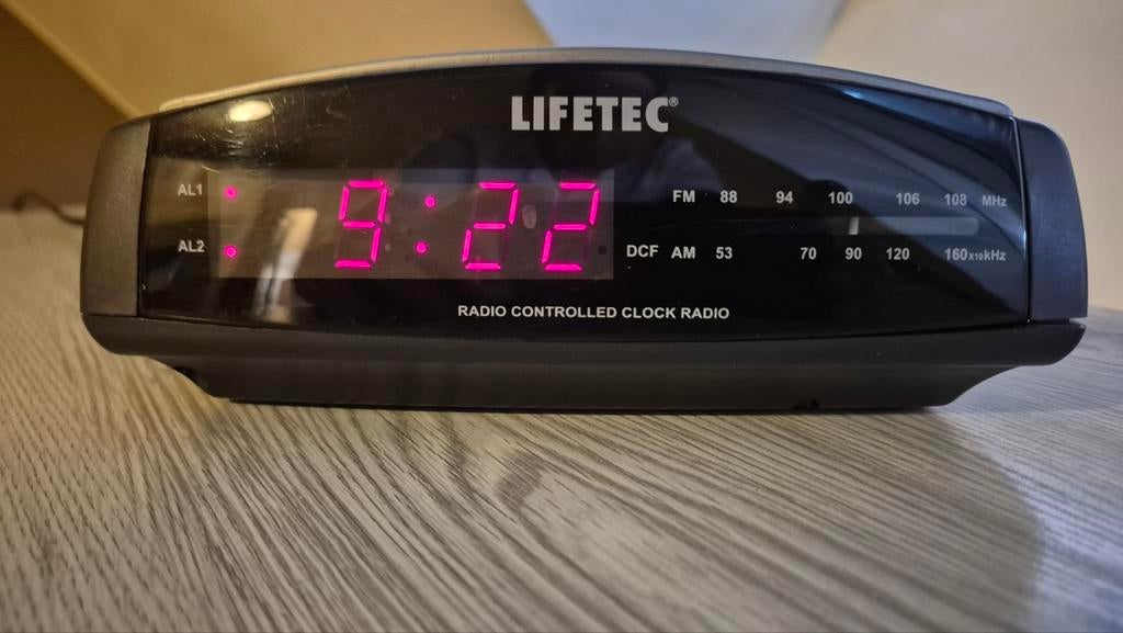 Klokradio, met automatisch juiste uur., Ophalen of Verzenden, Zo goed als nieuw