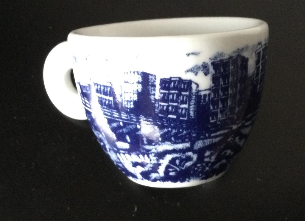 Illy espresso kopje Rufus Willis 2005  H 5cm, Verzamelen, Ophalen of Verzenden, Zo goed als nieuw