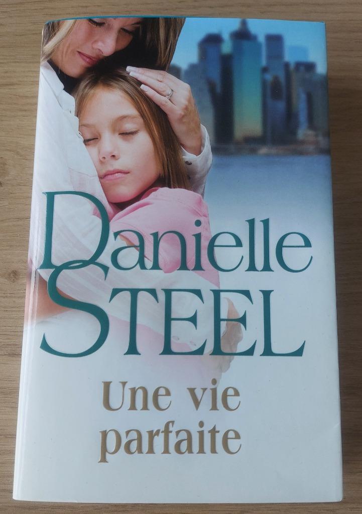 Danielle Steel - Une vie parfaite, Enlèvement ou Envoi, Danielle Steel, Comme neuf, Amérique