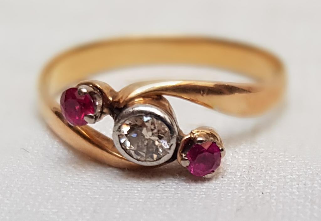 Bague ancienne en or 18 carats avec diamants et rubis., Bijoux, Sacs & Beauté, Enlèvement ou Envoi, Or, Bague, Avec pierre précieuse
