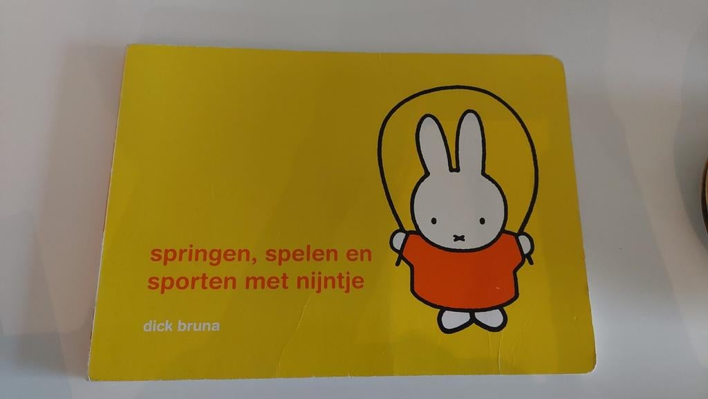 Dick Bruna - springen, spelen en sporten met nijntje, Ophalen of Verzenden, Gelezen, Dick Bruna