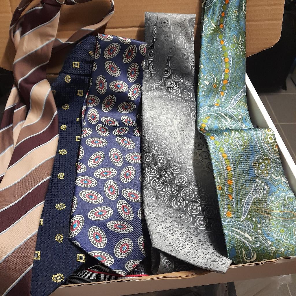 Verschillende stropdassen  met motief, Enlèvement, Comme neuf, Autres couleurs, À motif