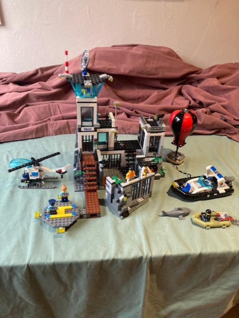 Lego 60130 City, Gevangeniseiland + gratis 60127, Kinderen en Baby's, Ophalen, Zo goed als nieuw, Complete set, Lego