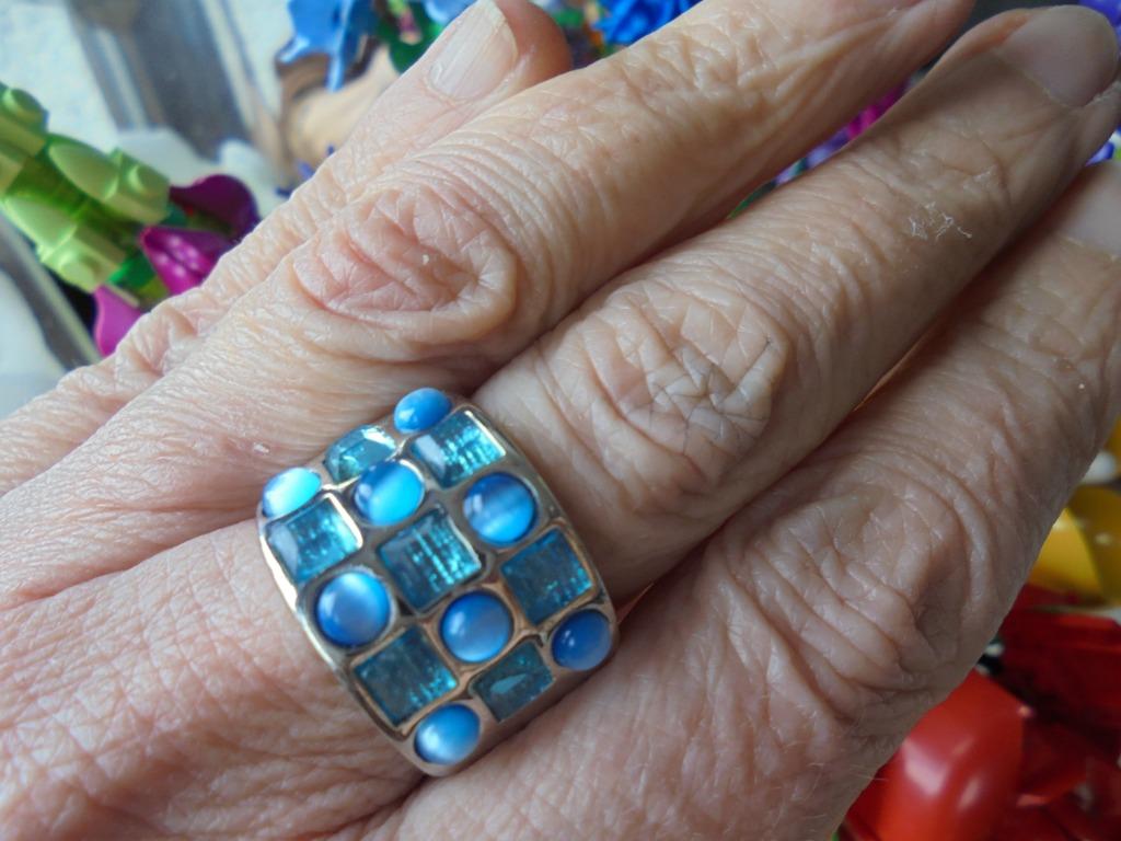 Belle bague avec pierres rondes et carrées bleues taille 58, Bijoux, Sacs & Beauté, Bagues, Neuf, Enlèvement ou Envoi, 18 à 19