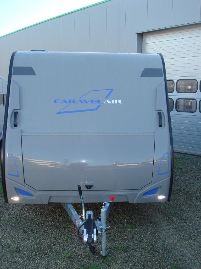 CARAVELAIR 410 SPORTLINE met gratis nieuwe Thule luifel, Vast bed, Bedrijf, Treinzit, 4 tot 5 meter
