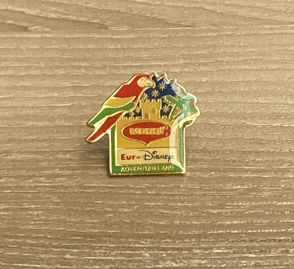 PIN - EURO DISNEY - ADVENTURELAND - MAGGI, Verzamelen, Verzenden, Gebruikt, Figuurtje, Speldje of Pin