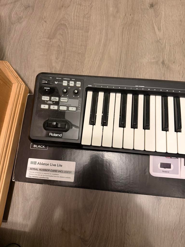 Clavier maitre MIDI Roland A-49, Enlèvement, Comme neuf
