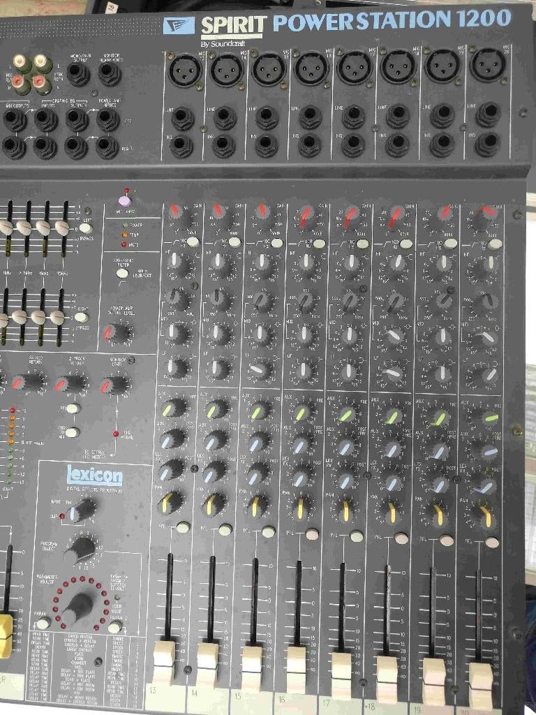 Centrale électrique Soundcraft Spirit 1200, Musique & Instruments, Tables de mixage, Enlèvement, Comme neuf, 10 à 20 canaux, Entrée micro