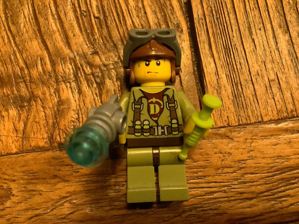 Lego figuur dinosaurus tracker / E1, Ophalen of Verzenden, Zo goed als nieuw, Losse stenen, Lego