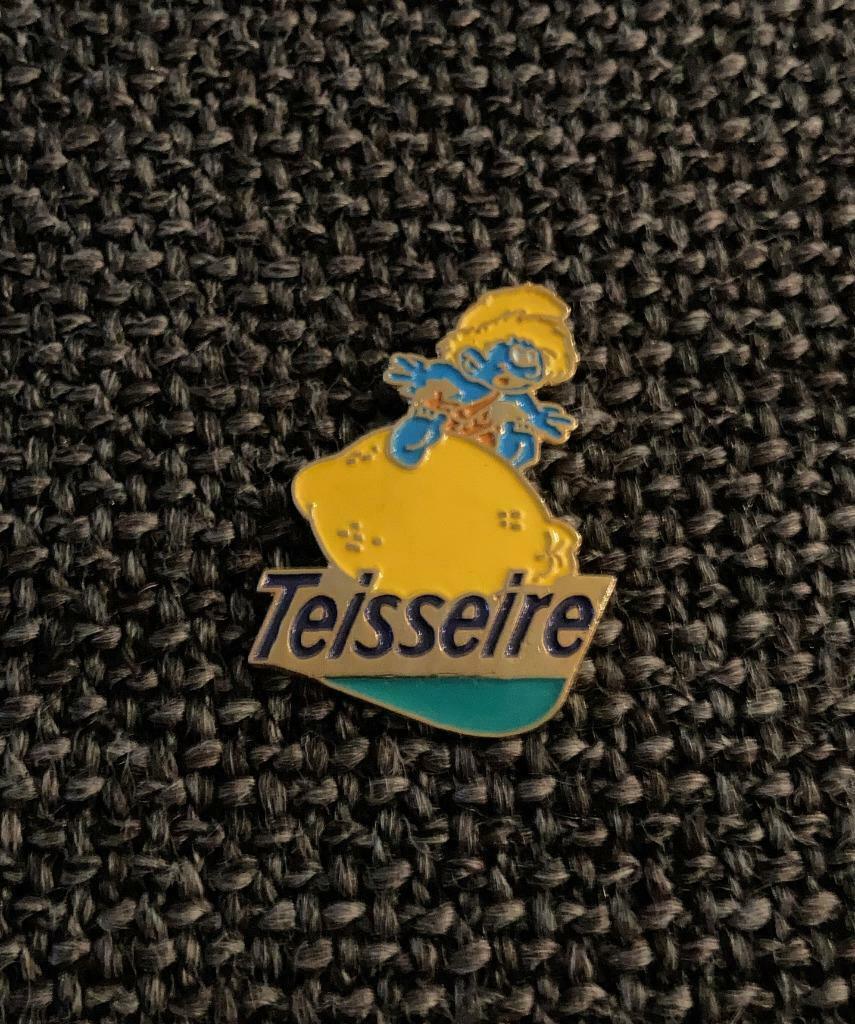 PIN - TEISSEIRE - SMURF - DE SMURFEN - SCHTROUMPF, Envoi, Utilisé, Marque, Insigne ou Pin's