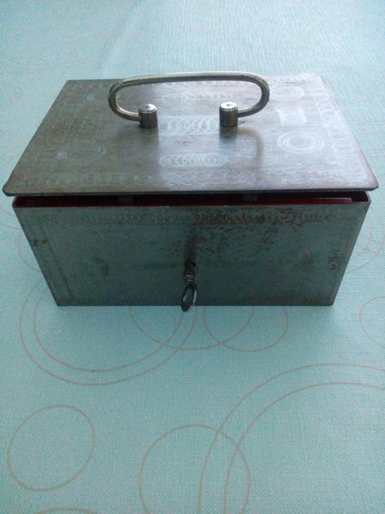 Vintage metalen geldkoffer, Ophalen
