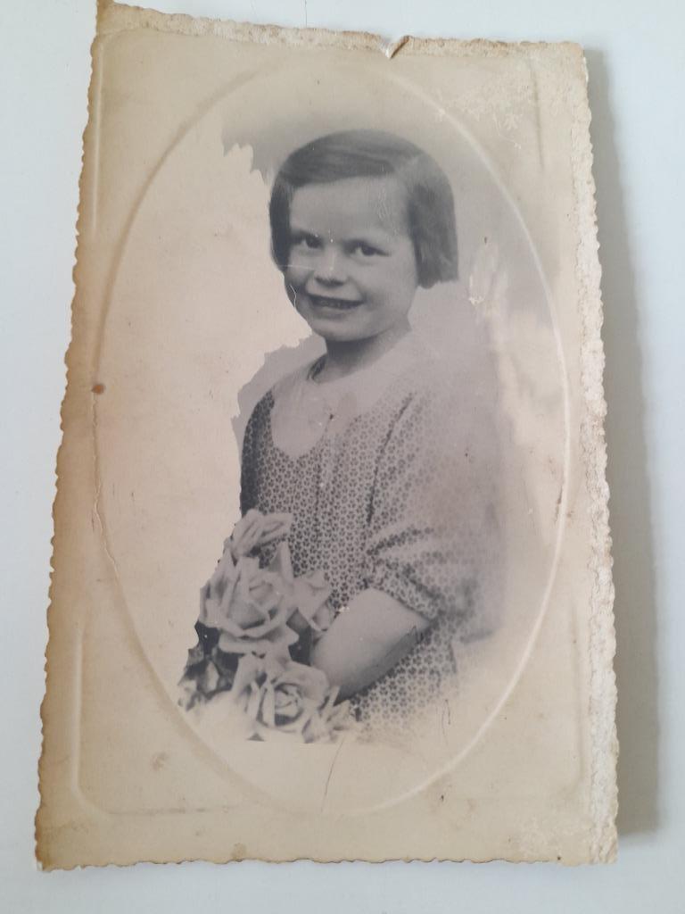 Postkaart - portret jong meisje,  1930, Verzamelen, Ophalen of Verzenden, 1920 tot 1940, Ongelopen, Kinderen