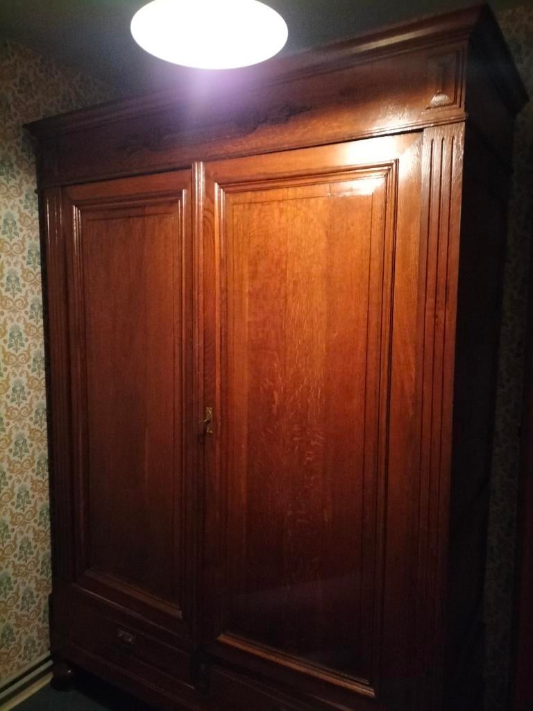 Belle garde robe en chêne de 1910 peut servir de vestiaire, Enlèvement, Comme neuf, Chêne