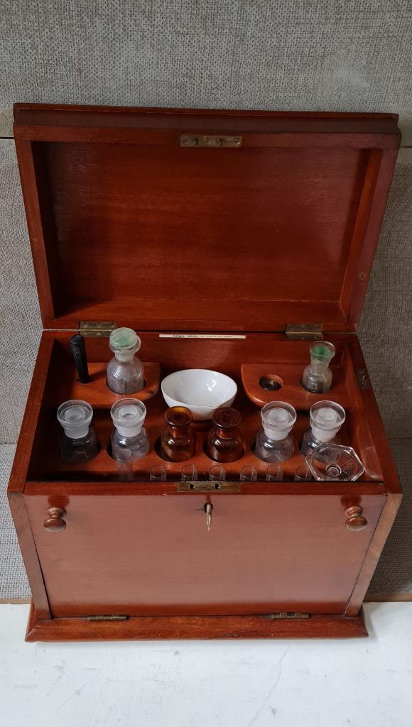 Trousse de médecin en acajou très rare de Down Bros London, Antiquités & Art, Antiquités | Outils & Instruments, Enlèvement ou Envoi