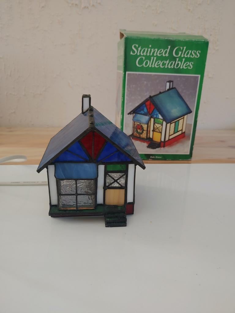 Jolie maisonnette en vitraux avec éclairage - Parfait état, Enlèvement ou Envoi, Comme neuf