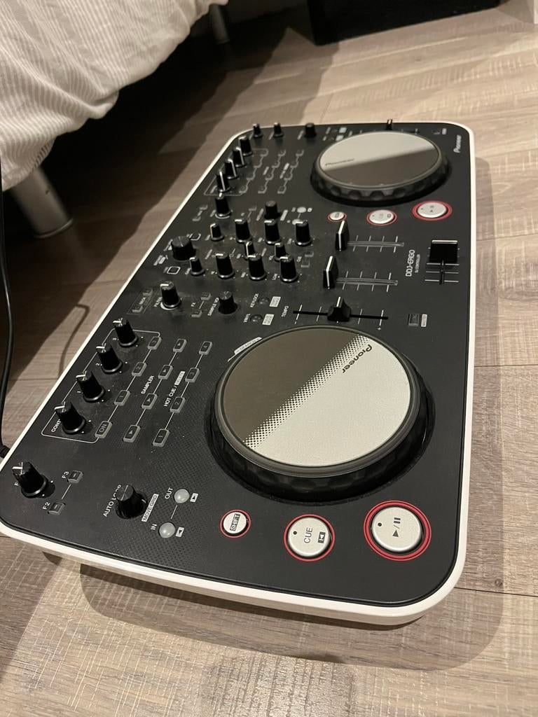 Pioneer DDJ Ergo V, Enlèvement, Comme neuf, DJ-Set, Pioneer