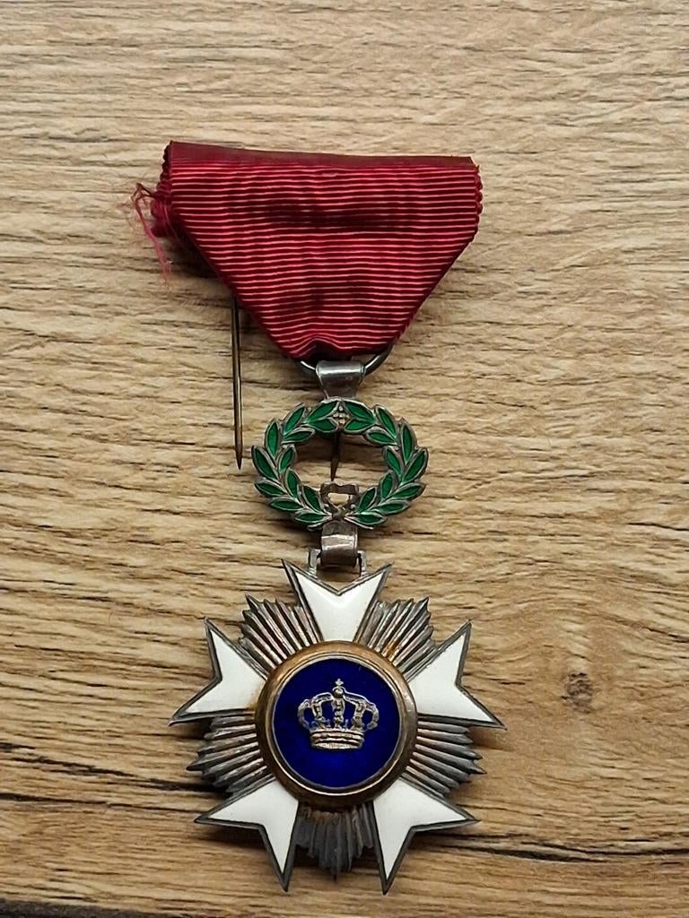 Médaille : Chevalier de l'Ordre de la Couronne, Envoi