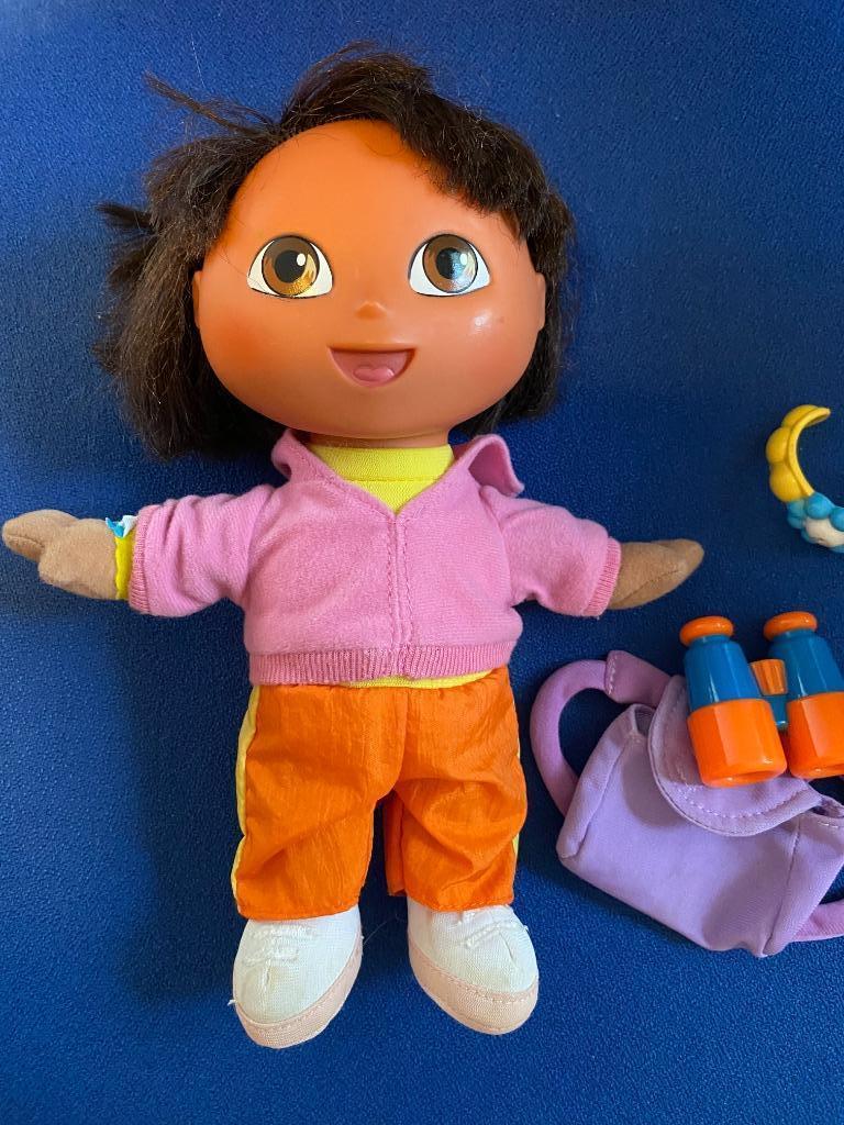 Fisher Price Pratende Dora pop met rugzak, Ophalen of Verzenden, Gebruikt, Overige typen