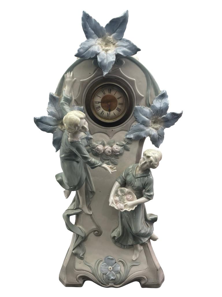 Art Nouveau porseleinen klok met vrouwenfiguren