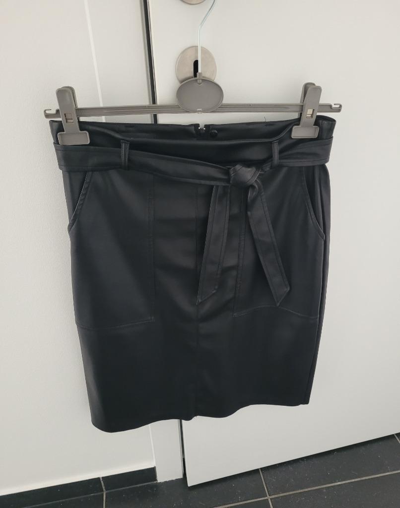 Broadway Collection zwarte lederlook rok, Kleding | Dames, Maat 38/40 (M), Zwart, Nieuw, Ophalen of Verzenden