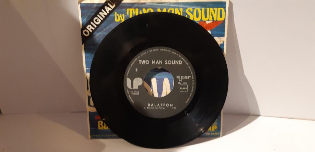 Two Man sound    Charlie Brown, Cd's en Dvd's, Ophalen, Gebruikt