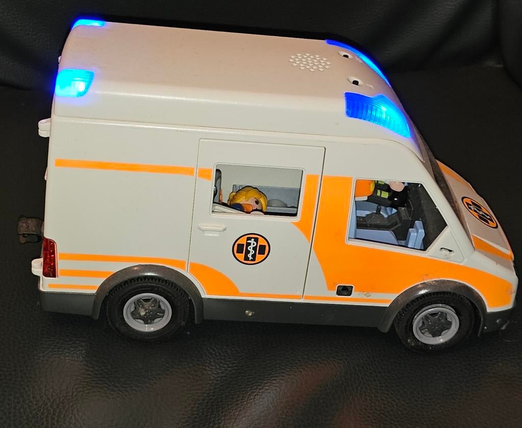 A vendre ambulance playmobil avec lumières et effet sonore., Enlèvement