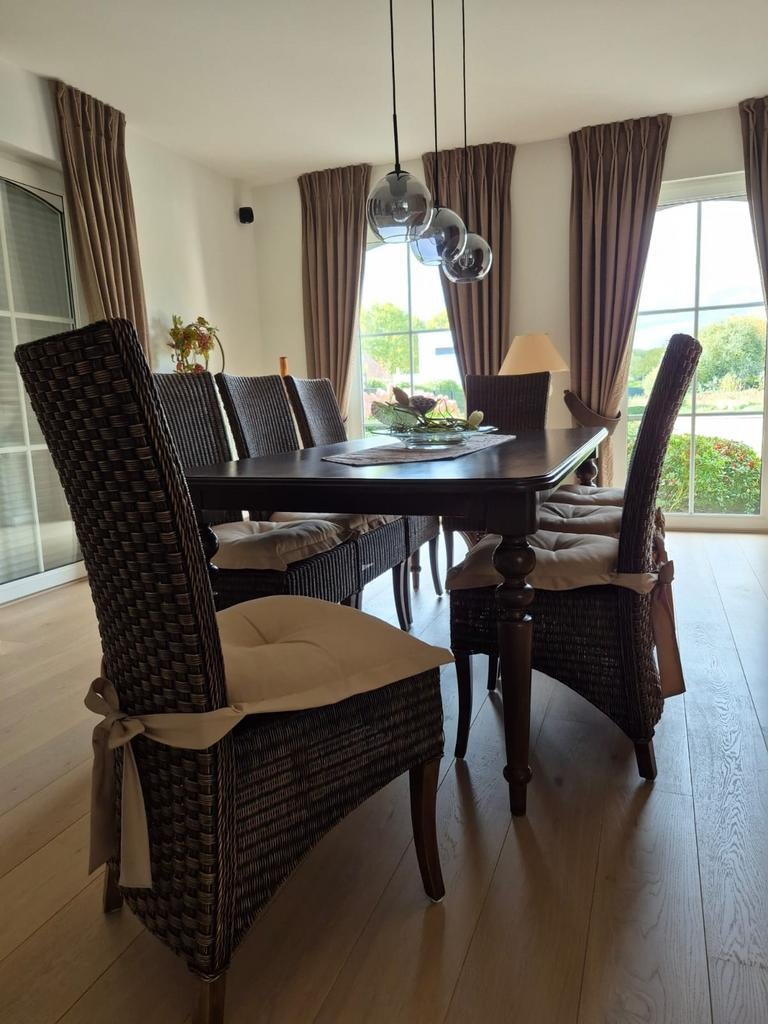 Tafel en stoelen eetkamer, Ophalen