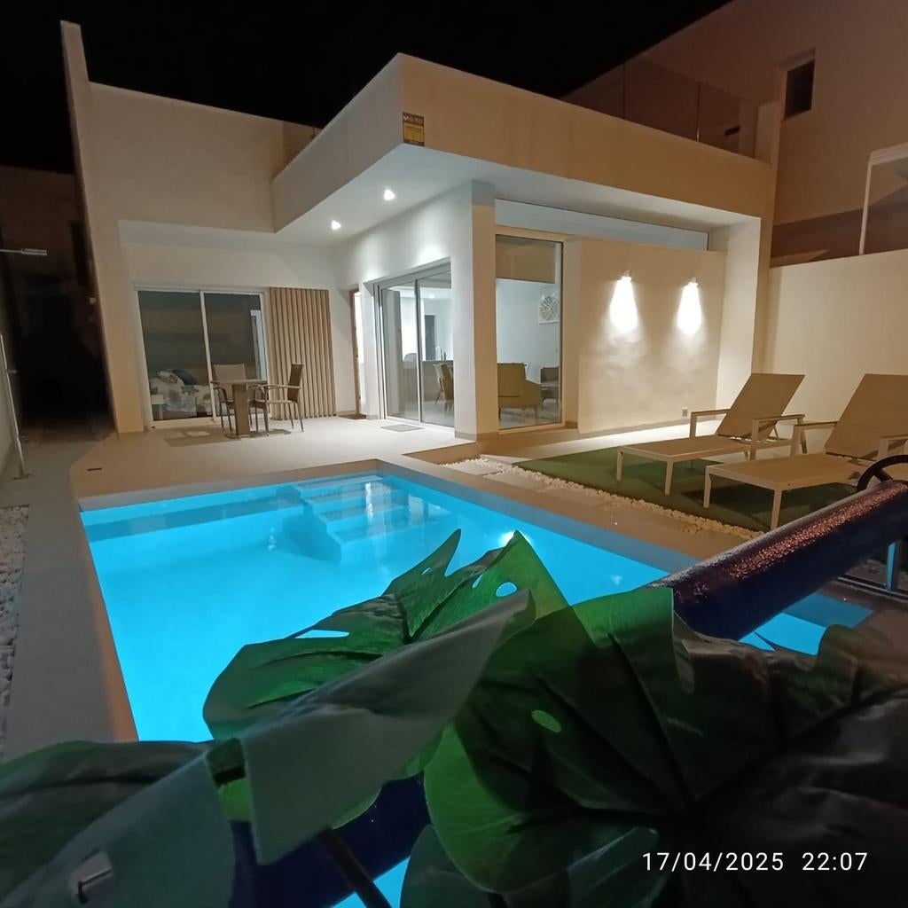 Luxe Villa te huur costa 3 slaapkamers met privé zwembad