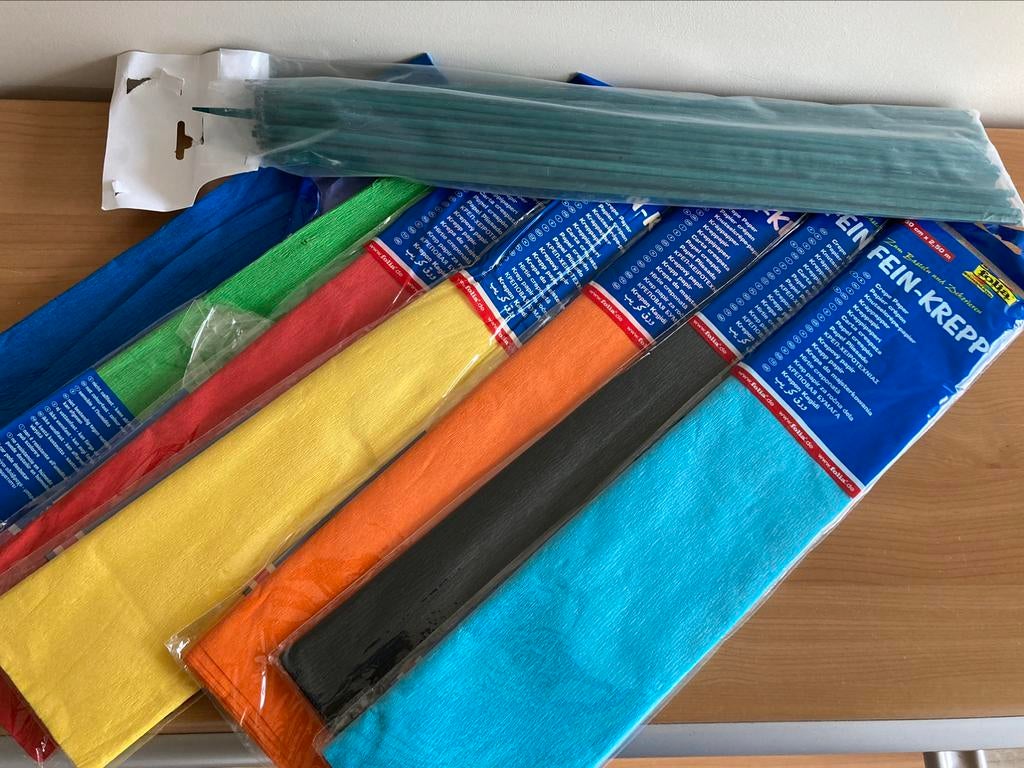 Crêpepapier en stokken, Hobby en Vrije tijd, Vilt, Ophalen, Zo goed als nieuw