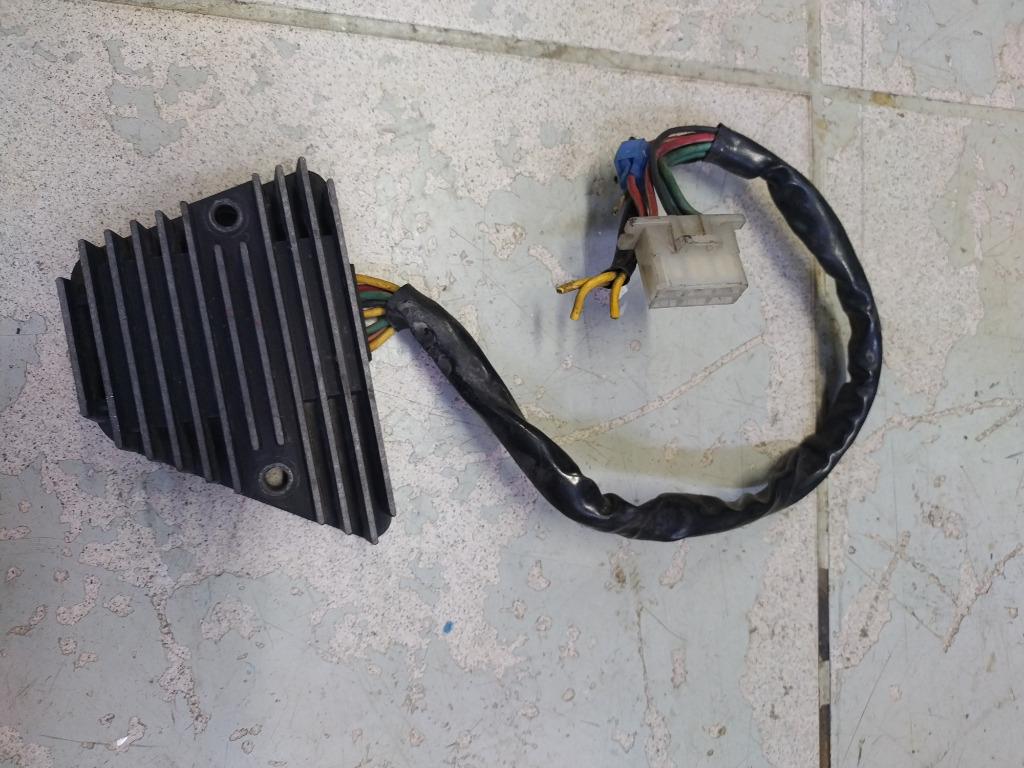 honda magna 700/750 van '83-'85 spanningsregelaar, Motoren, Ophalen of Verzenden, Gebruikt